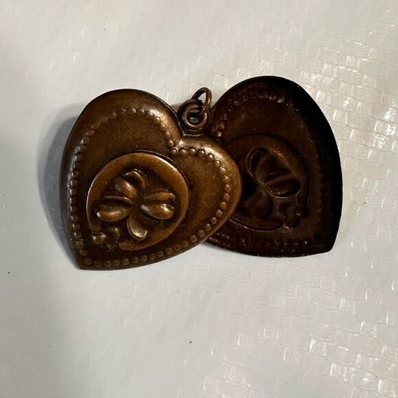 Jewelry lot for rehab; charms, Venetian watermelon beads, hearts, bangles - Picture 9 of 14